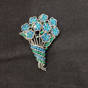 Brand new women's pendant